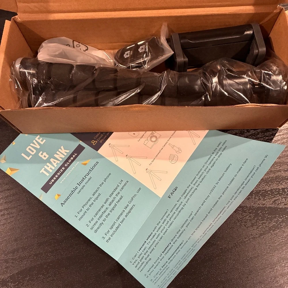 TRIPOD New in Box for phones & cameras By UBEESIZE GLOBAL